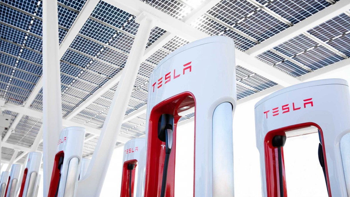 EV charging companies request delay in Texas' Tesla NACS mandate