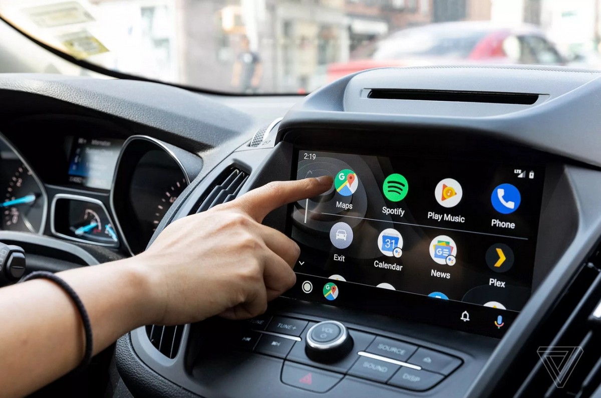 Google's Android Auto is not that different but changing habits takes time