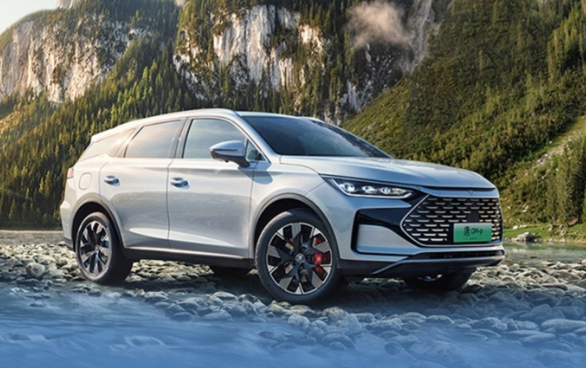 2023 BYD Tang is a $34,000 <span title='600 km'>373 miles</span> and 7-seat electric SUV