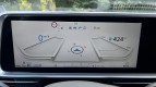 The gauge cluster doesn't offer many options for customization, but at least changes its graphics depending on the drive mode.