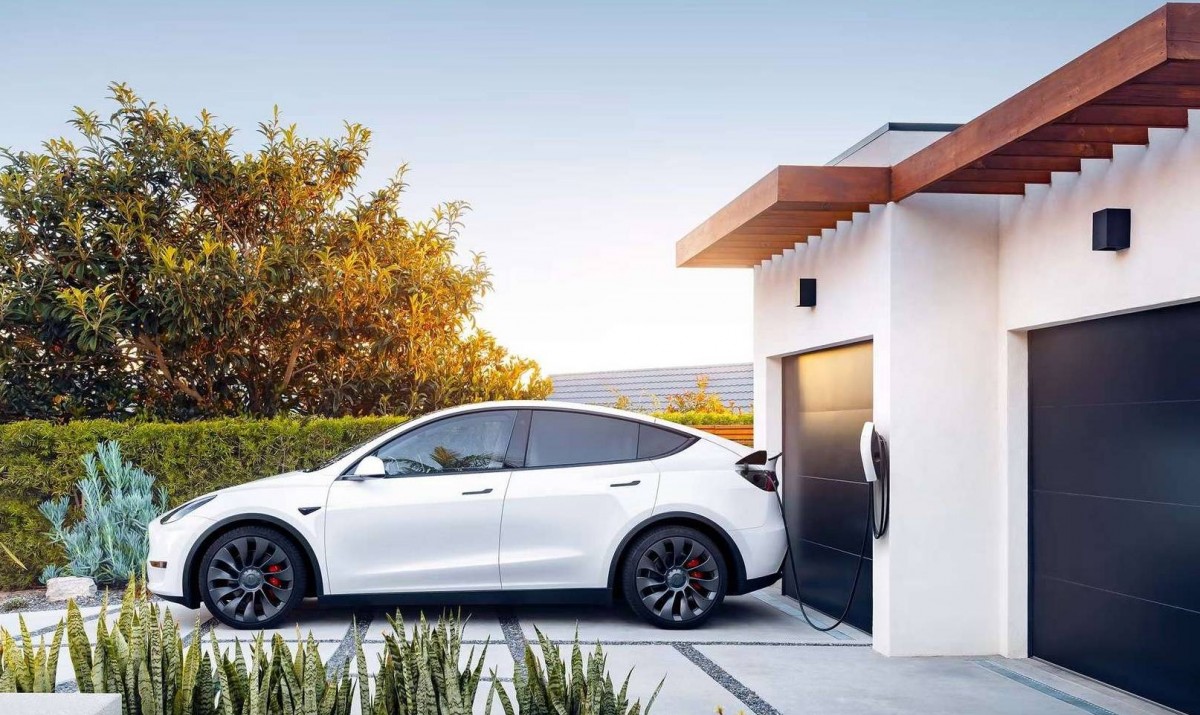 Tesla will bring bi-directional charging to all models by 2025