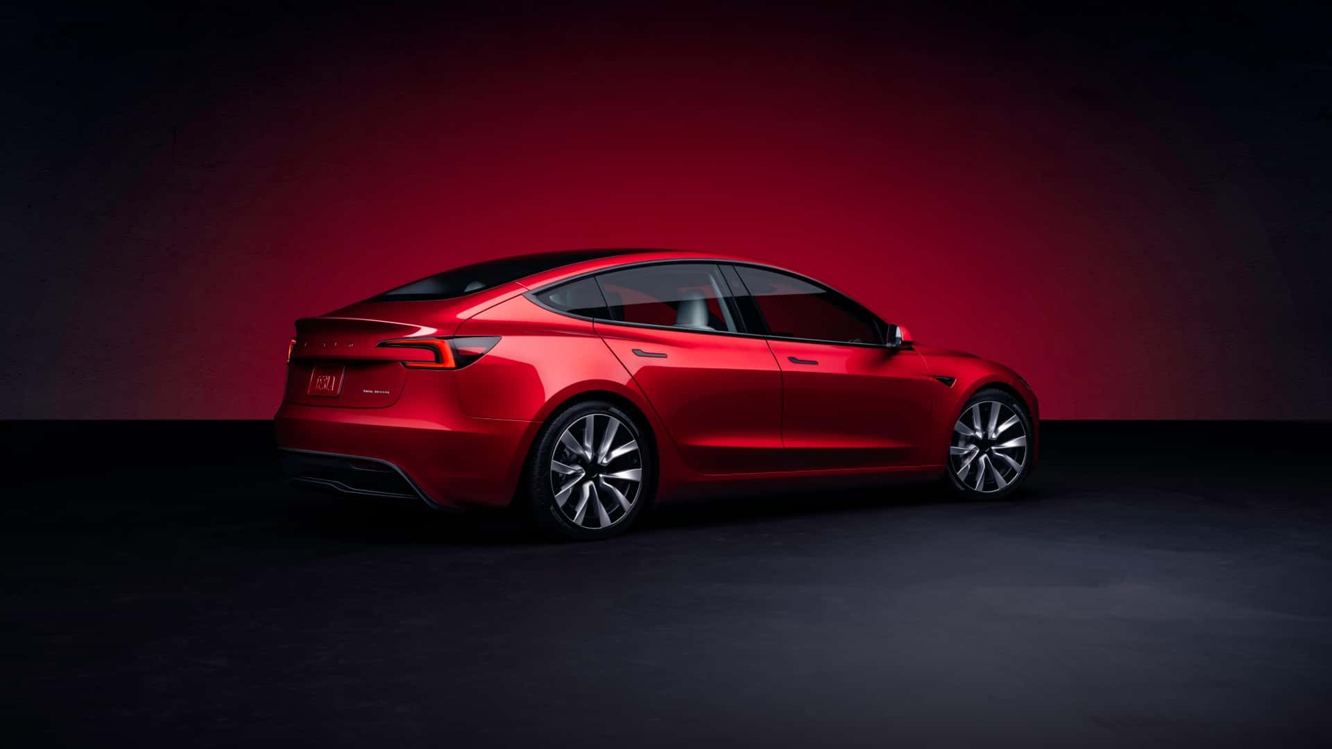 Новая Tesla Model 3 уже здесь: лучше выглядит, имеет больший запас хода