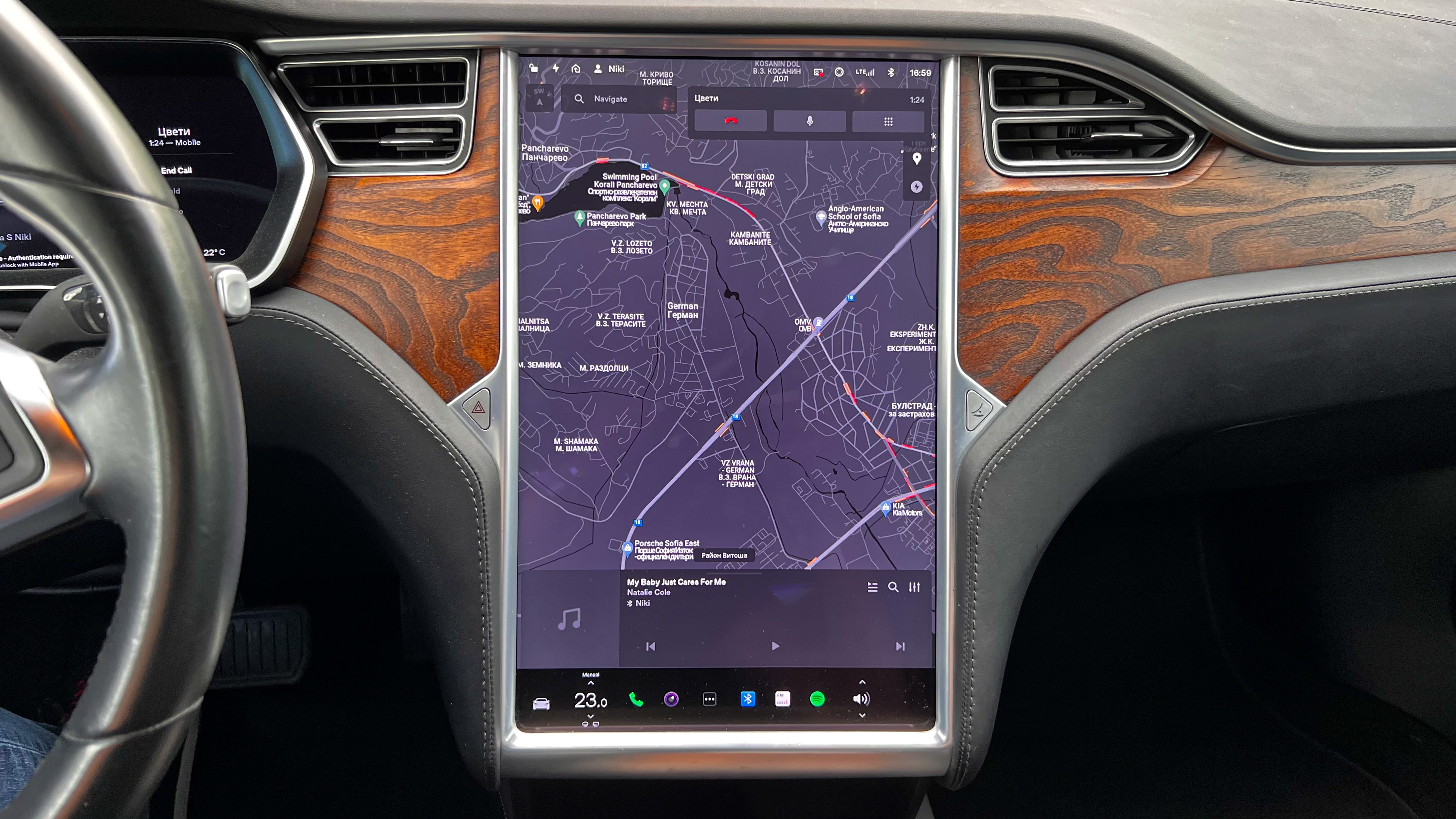 Обзор подержанного автомобиля Tesla Model S 75D 2018 года