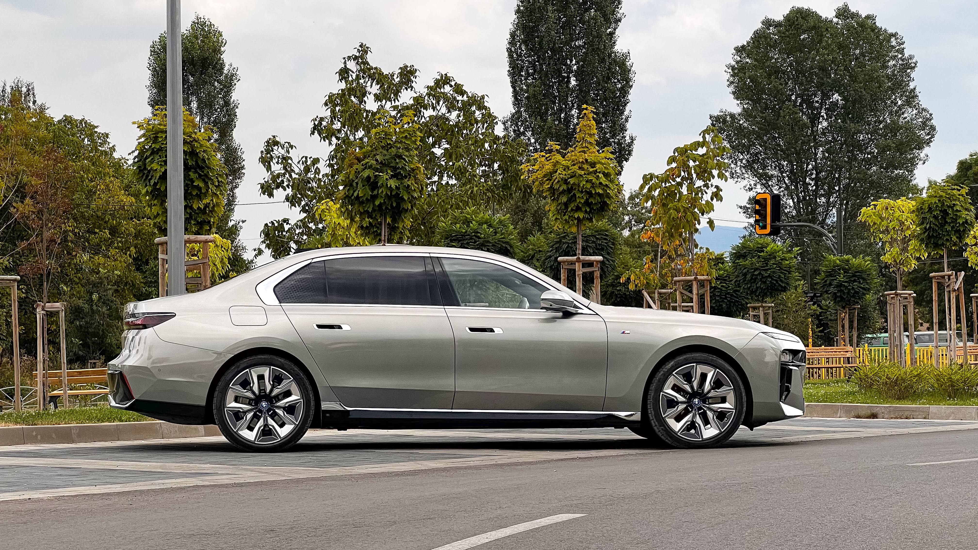 BMW i7 xDrive60 レビュー