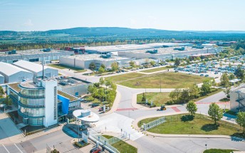 BMW invests {{€100}} million into new battery center