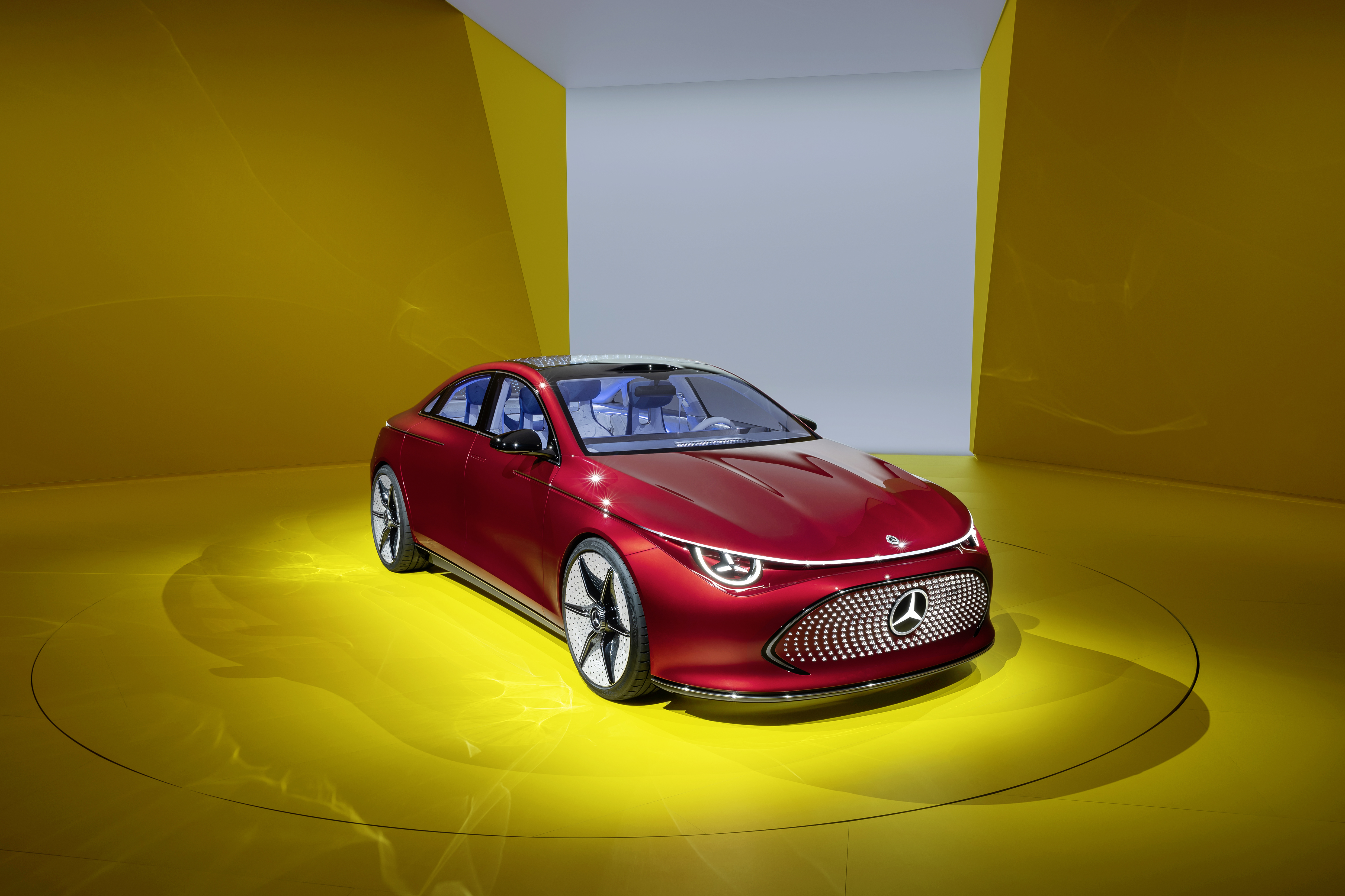 Mercedes Concept CLA-Class — элегантный электрический седан с запасом хода в 466 миль.