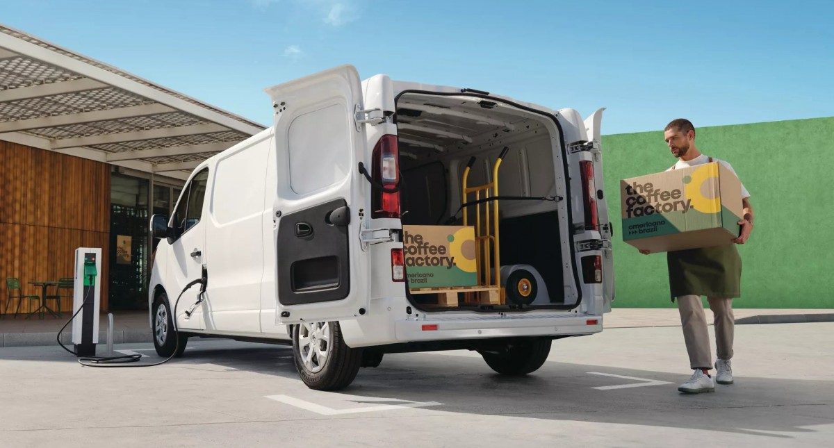 Renault unveils new Trafic Van E-Tech electric with improved range