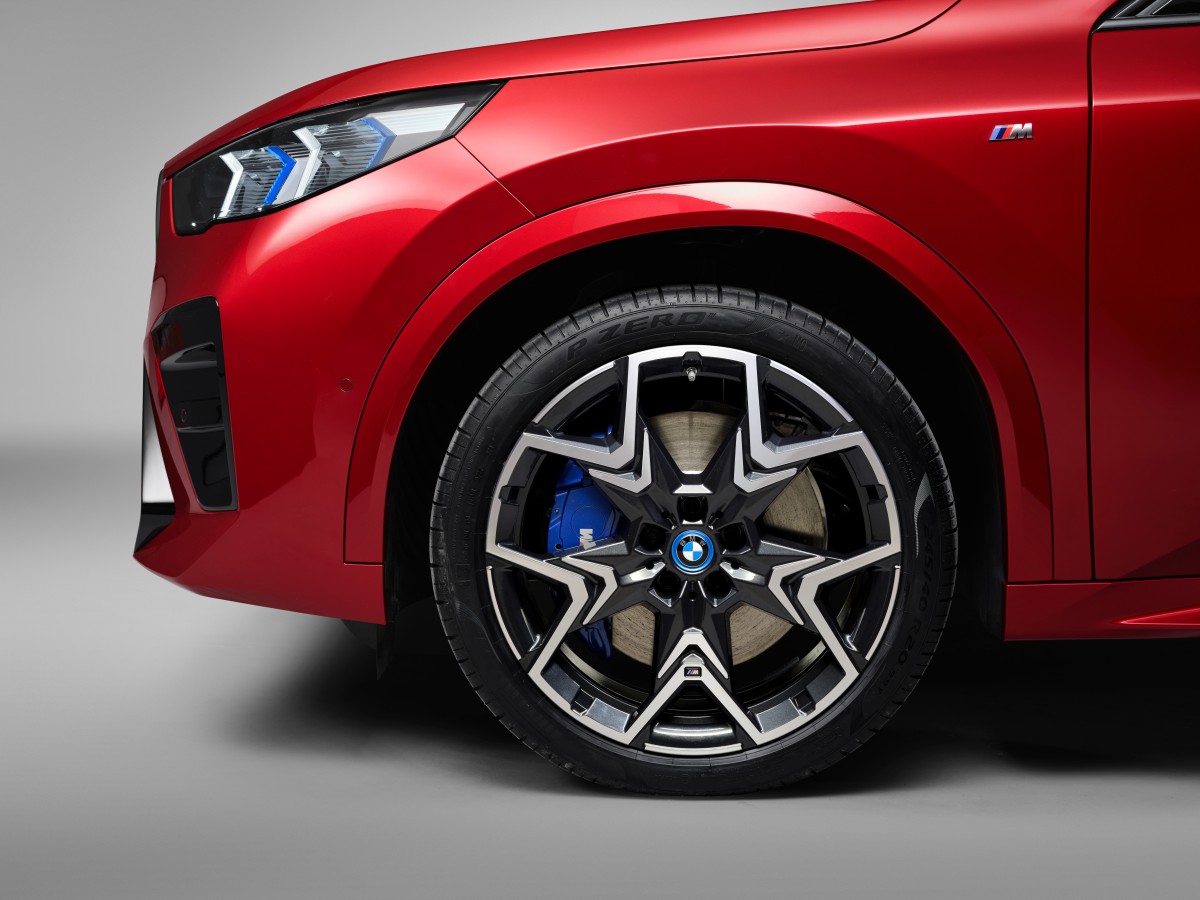 BMW iX2 yenilendi! Tasarım oldukça tartışmalı