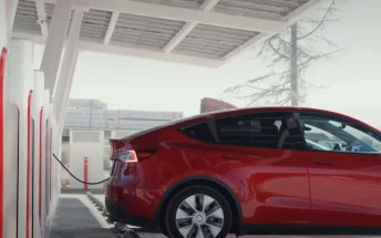Tesla's V4 Supercharger pictured with credit card reader and CCS1 adapter