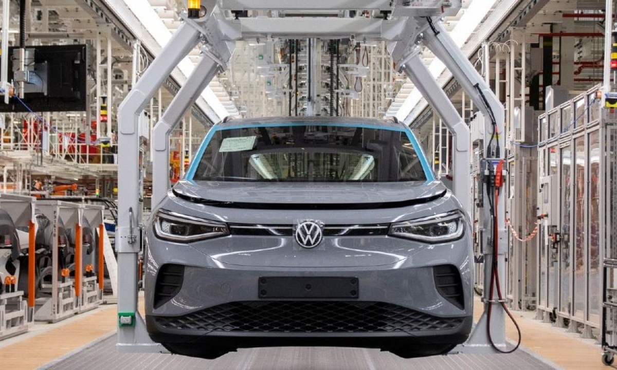 VW’s electric dreams meet software roadblocks - Porsche Macan on hold