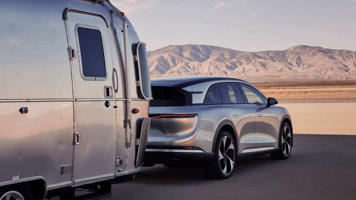 The Lucid Gravity SUV looks awesome and has 440 miles of estimated range