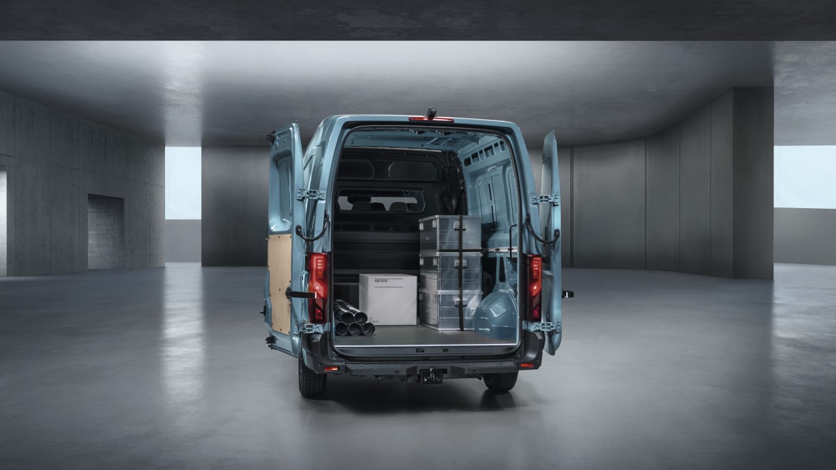 All-new Renault Master is a game-changer in multi-energy commercial van market