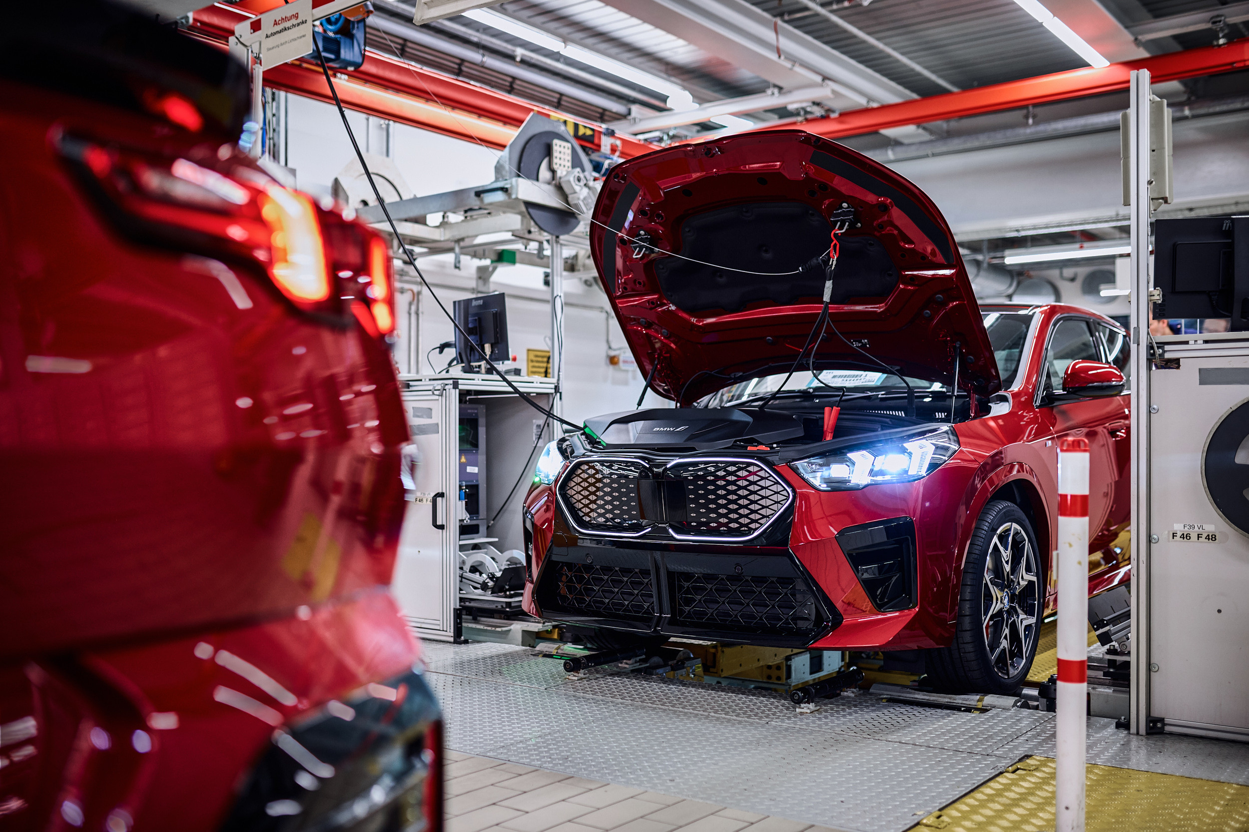 BMW начинает производство нового iX2 на своем заводе в Регенсбурге