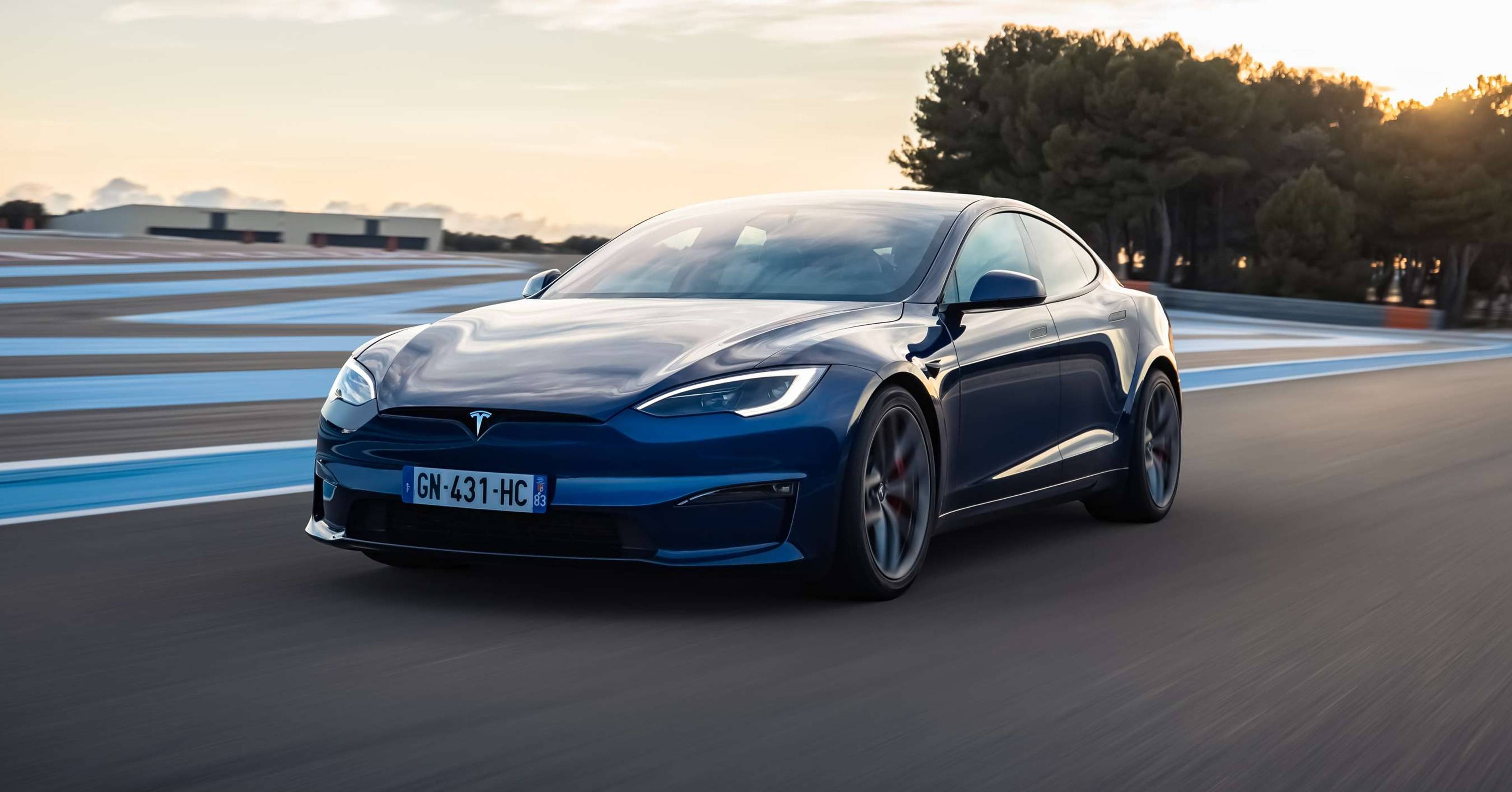 Мировые продажи электромобилей в сентябре достигли рекорда, доминируют Tesla и BYD