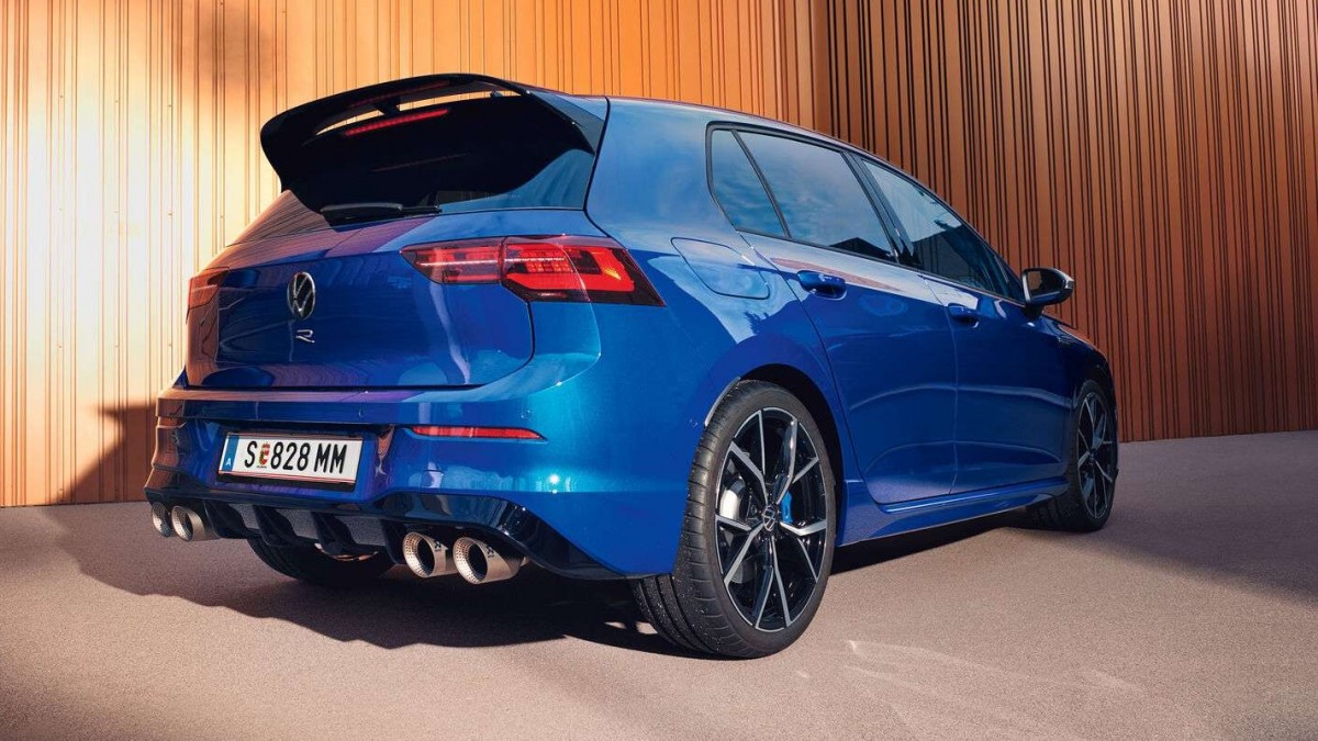 The next Golf R spotted, it's the final gas-powered model