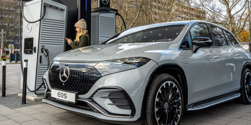 Mercedes opens its first own-brand charging hub in Europe - Fuel Cell ...