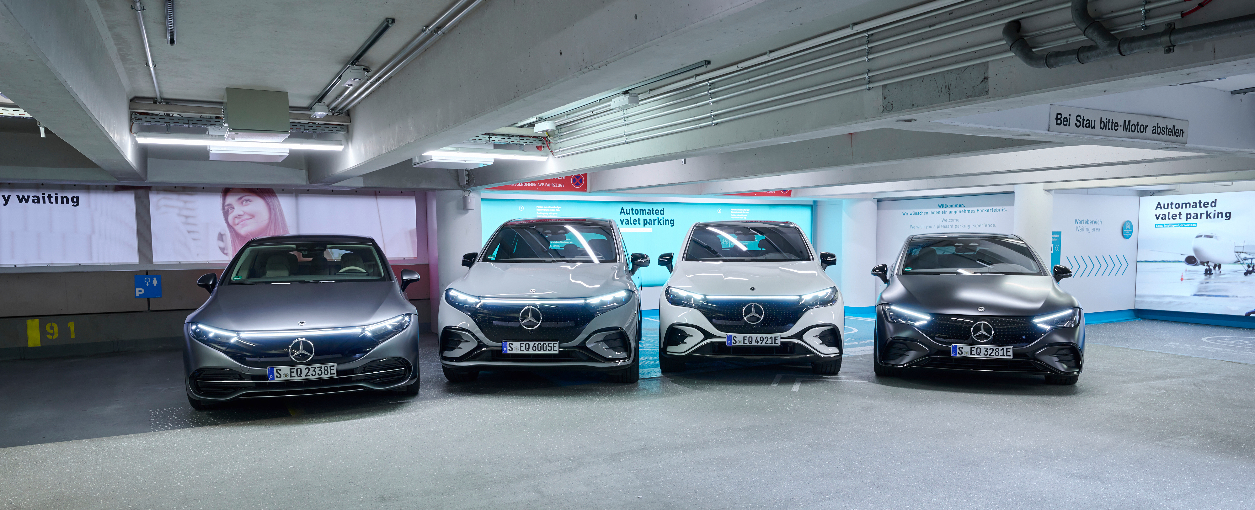 Внедорожники Mercedes EQE и EQS получили автоматизированную парковку без водителя