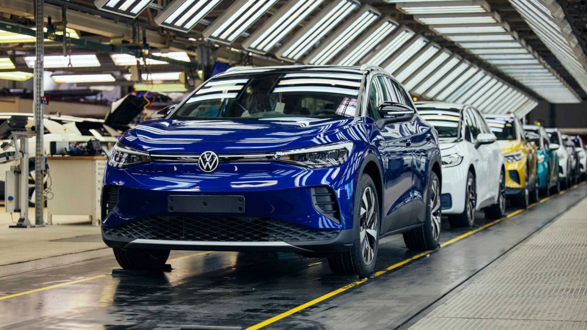 Производство электромобилей Volkswagen в Германии остановилось из-за нехватки двигателей