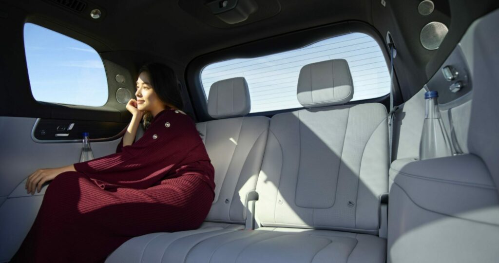 ファーウェイが支援するAito M9 SUVにはシートよりも多くのスクリーンが搭載されている