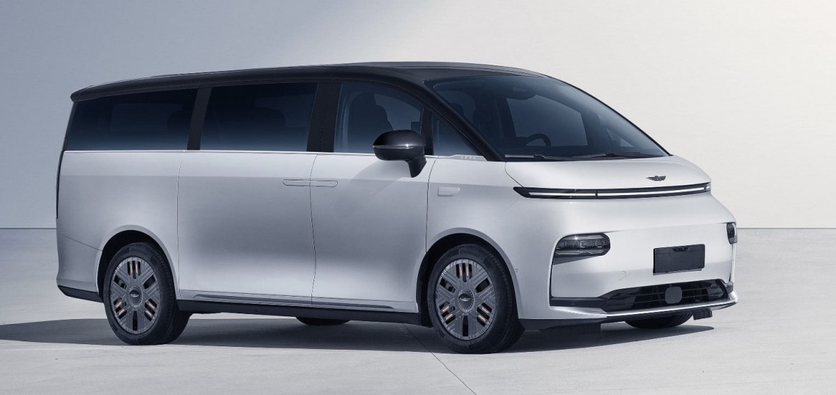Geely's LEVC L380 electric MPV winter testing in China