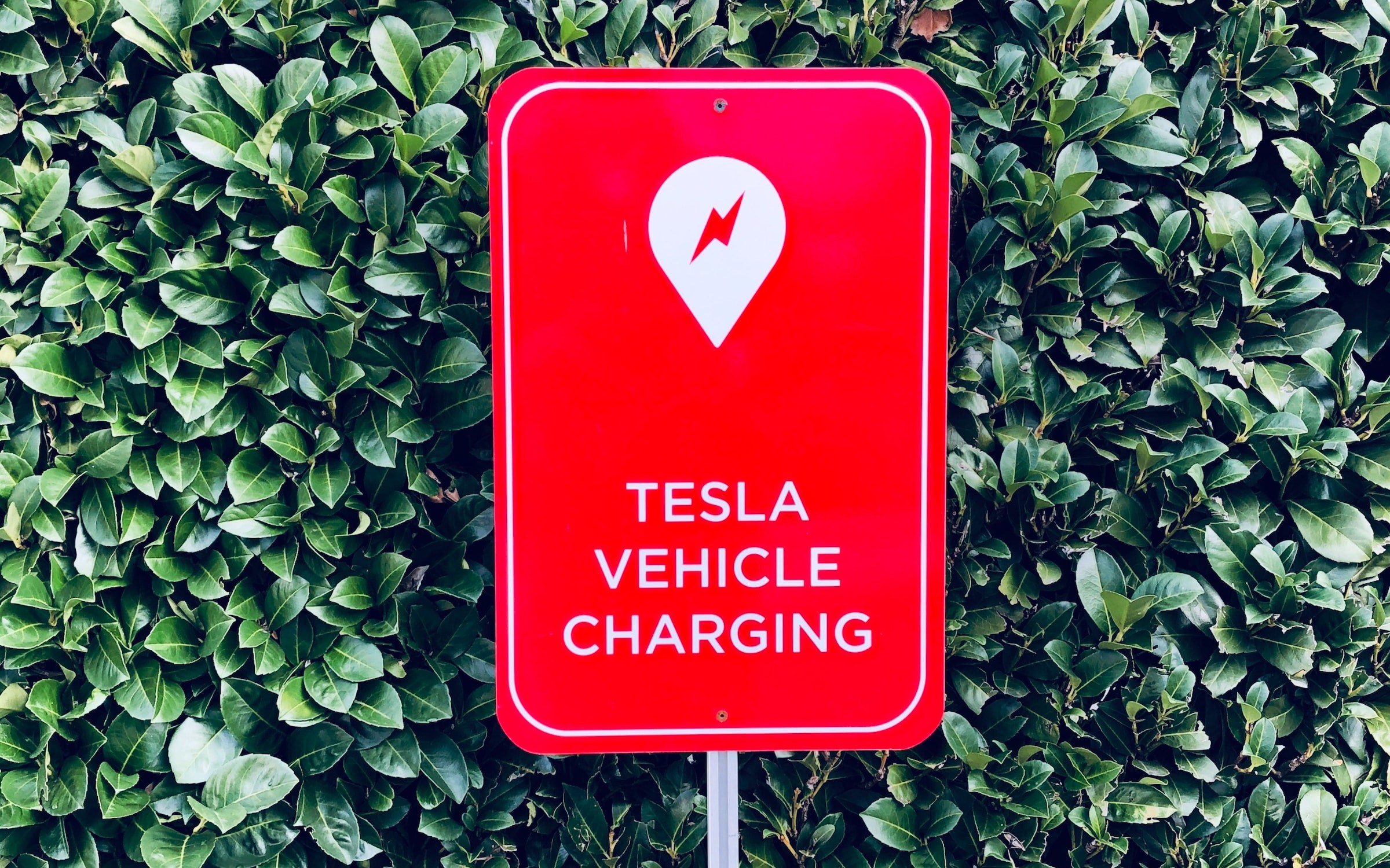 Tesla подтверждает, что работает над беспроводной индуктивной зарядкой