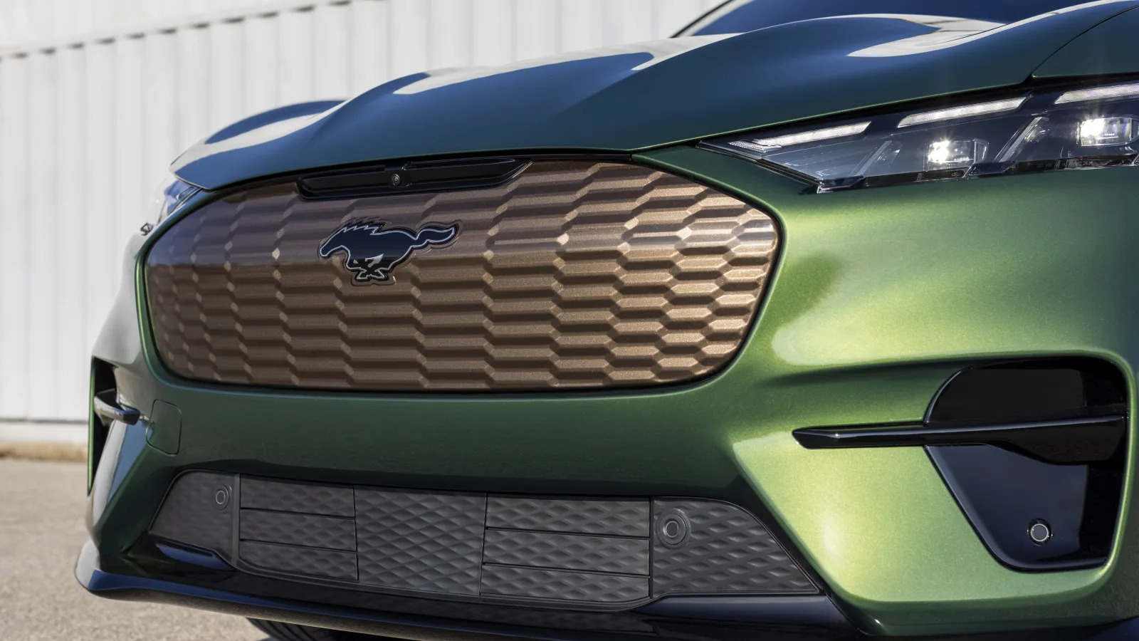 2024 フォード マスタング マッハ E GT ブロンズはさらなるパンチをもたらします