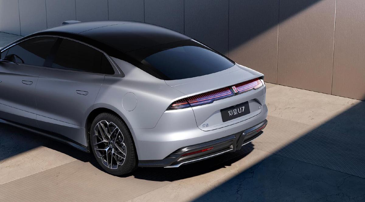 BYD's YangWang U7 revealed: a 1,000+ hp luxury sedan