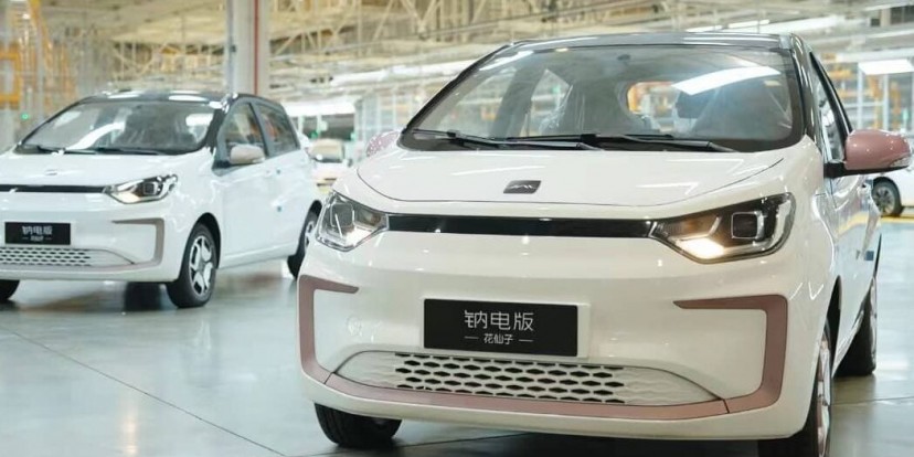https://st.arenaev.com/news/24/01/jac-group-delivers-first-evs-with-sodium-ion-battery/-828x414/arenaev_001.jpg