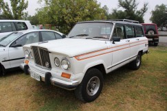 Left: Jeep Wagoneer '63 | Right: Current ICE Wagoneer and Grand Wagoneer