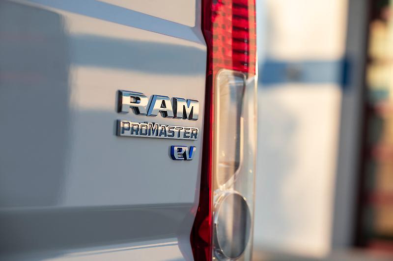 Ram ProMaster EV 電気バンがフォードとリビアンに対抗