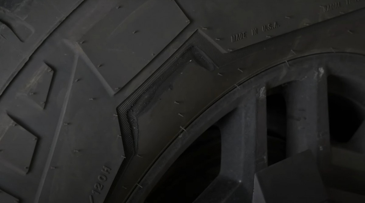 Аэродинамические колпаки колес Tesla Cybertruck повреждают шины