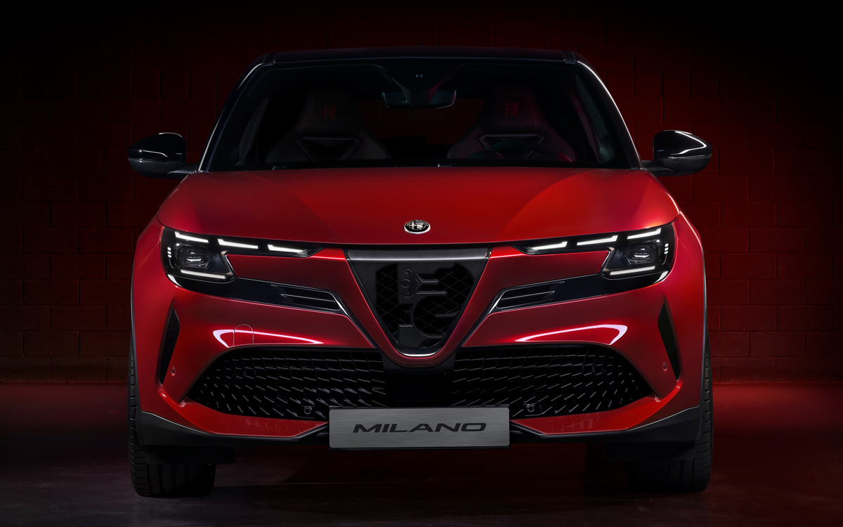 Alfa Romeo Milano дебютирует с аккумулятором мощностью до 240 л.с. и 54 кВтч