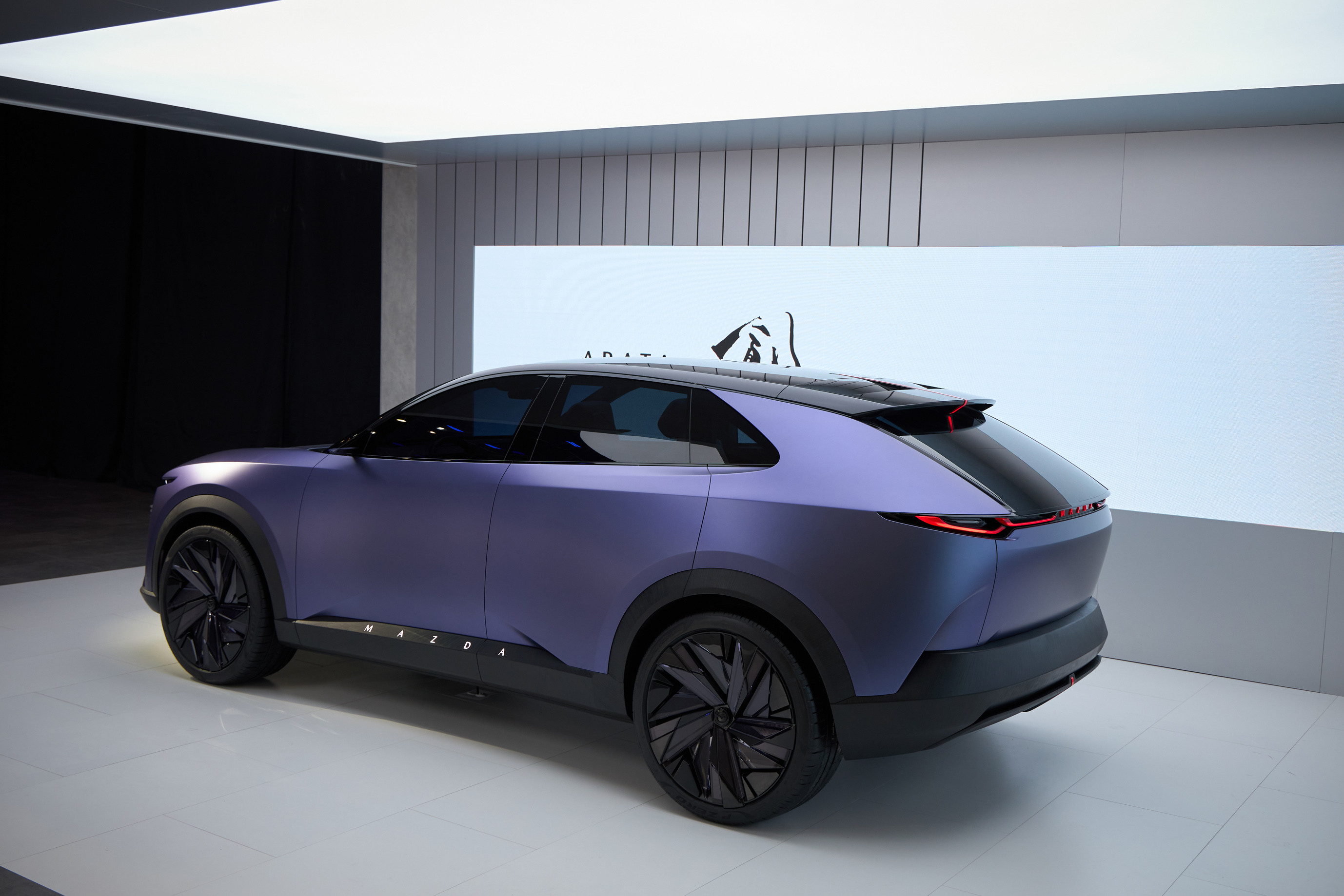 Mazda kündigt die elektrische Limousine EZ-6 und das Crossover-SUV-Konzept ARATA an