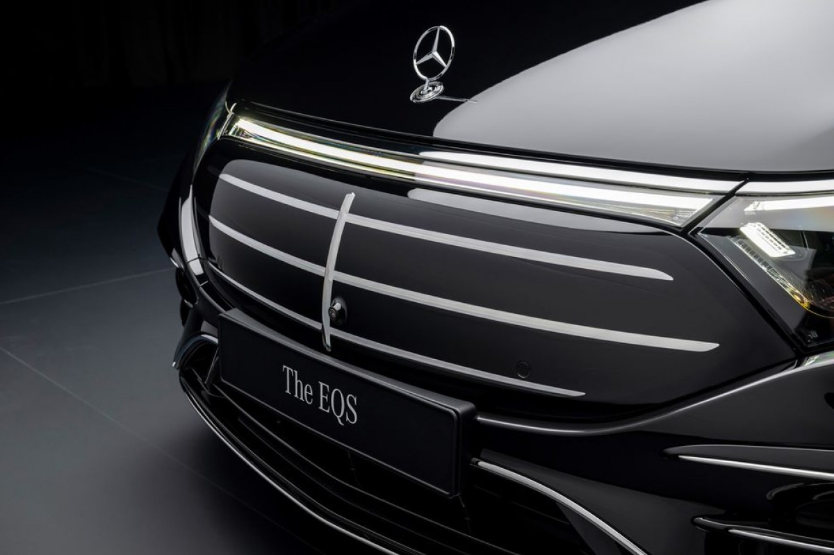 Mercedes-Benz EQS gets a refresh: longer range, updated looks, and extra luxury