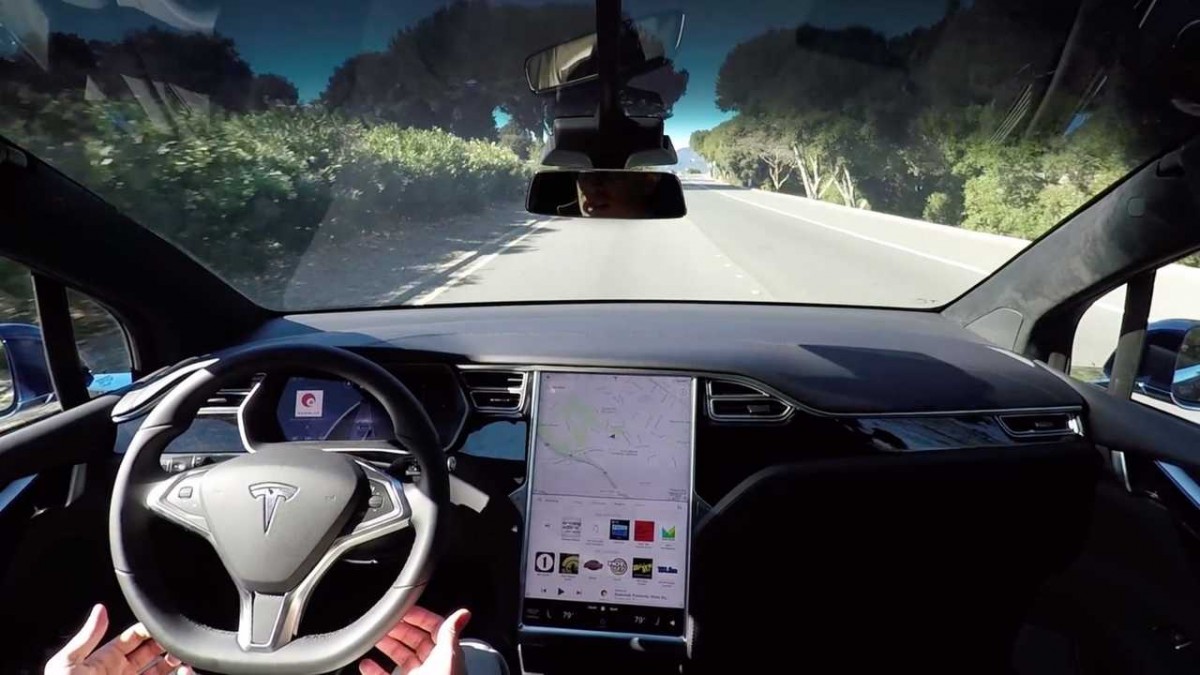 Tesla's ADAS still requires driver's full attention