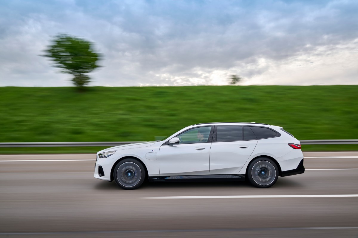 BMW i5 Touring deliveries begin, a PHEV version is also in the works