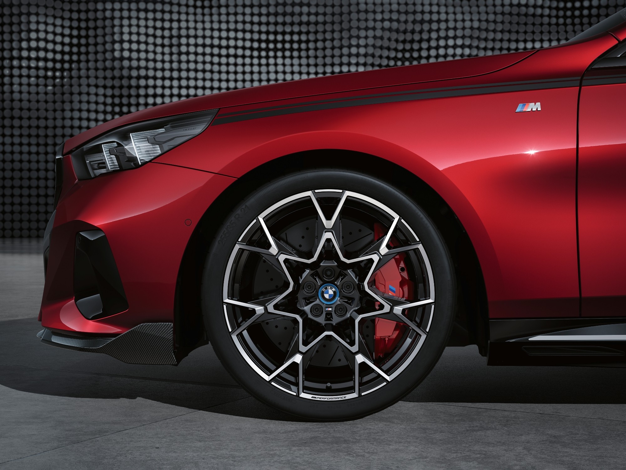 BMW veröffentlicht M Performance-Teile für den i5 Touring