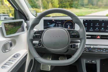 The steering wheel offers multiple functionalities.