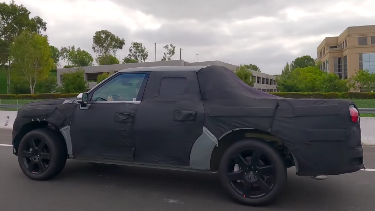 Kia’s electric pickup truck caught on camera testing in California