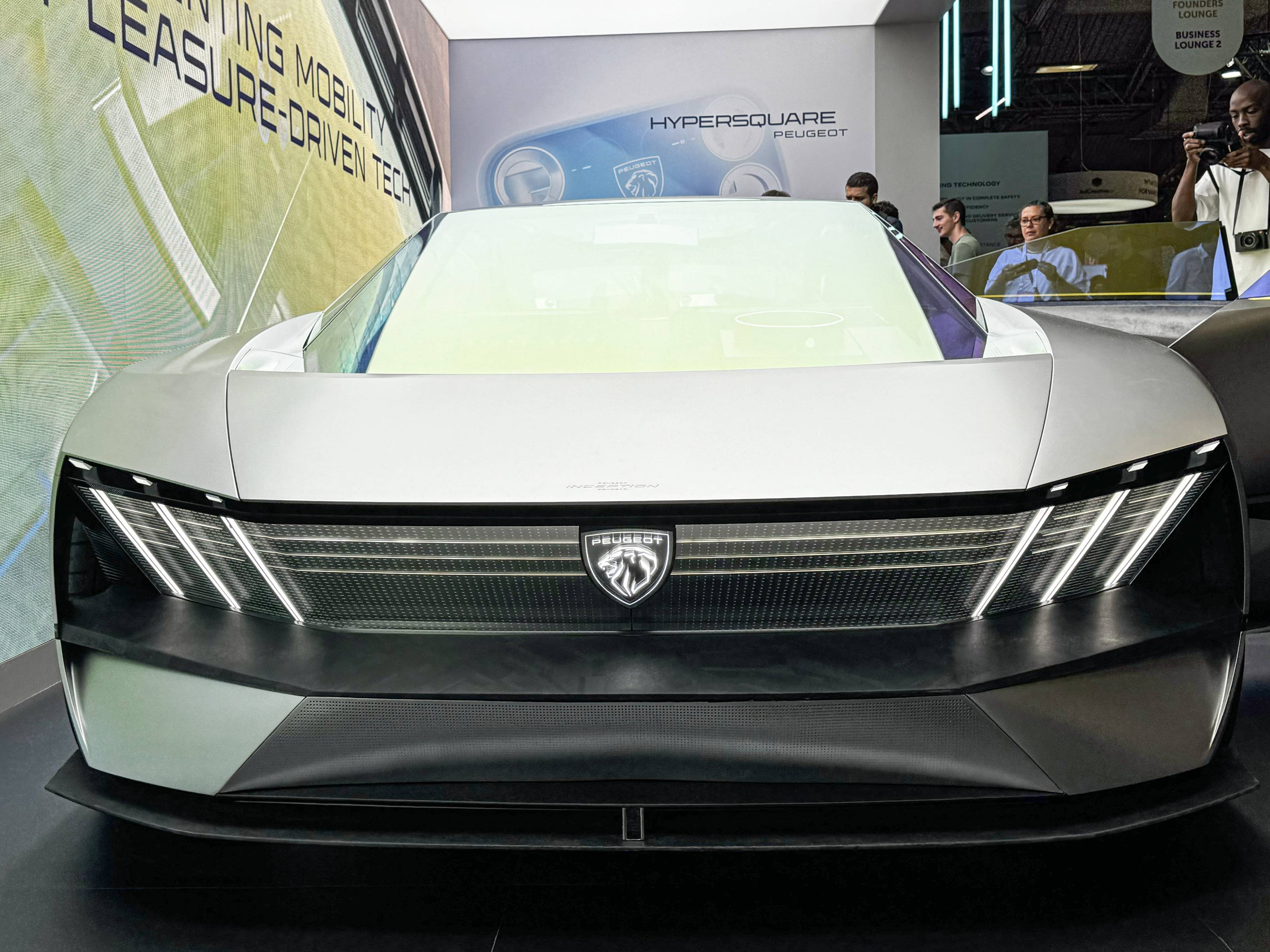 Betreten Sie das Peugeot Inception Concept