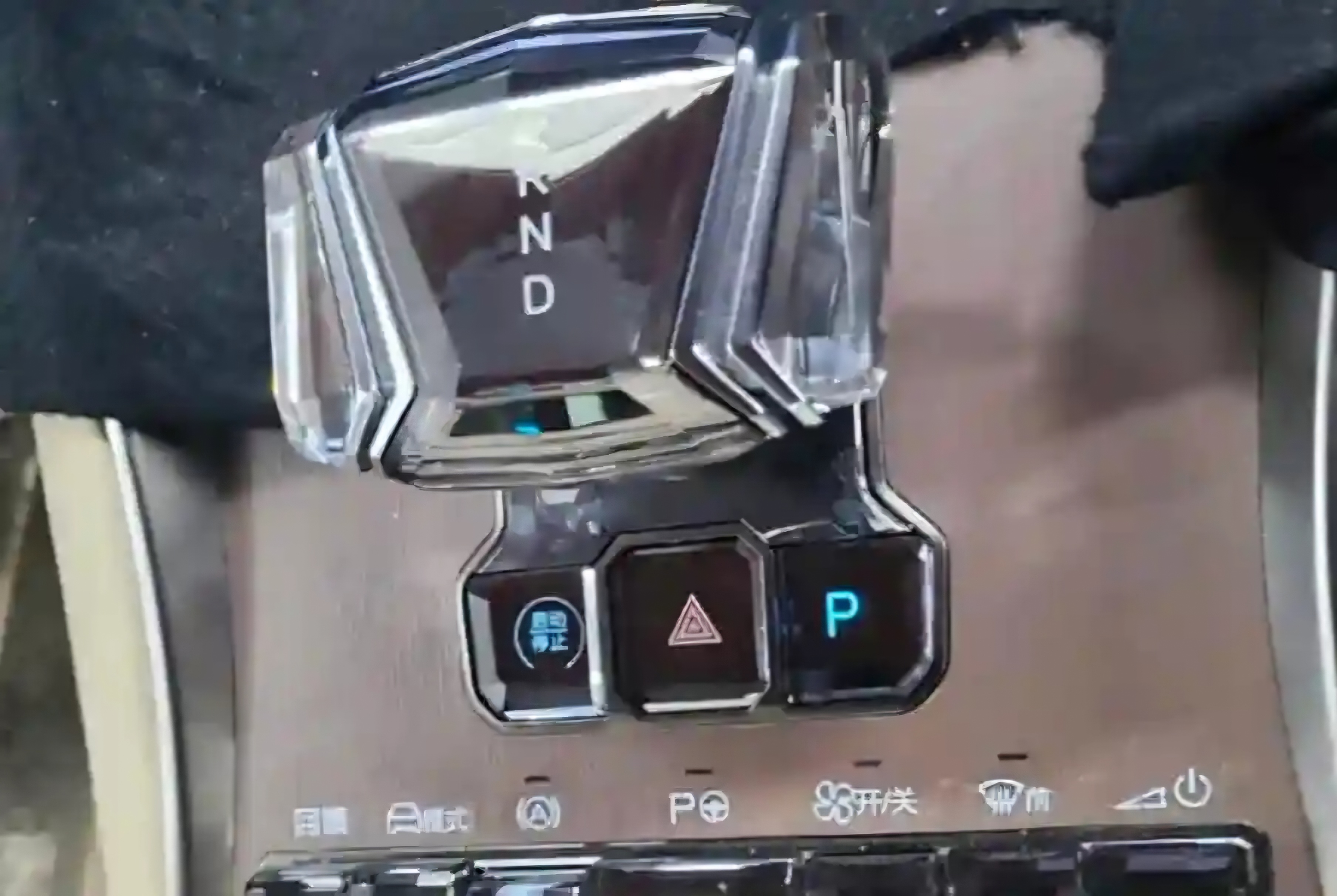 Шпионские снимки показывают интерьер Denza Z9 GT, поддерживаемого BYD