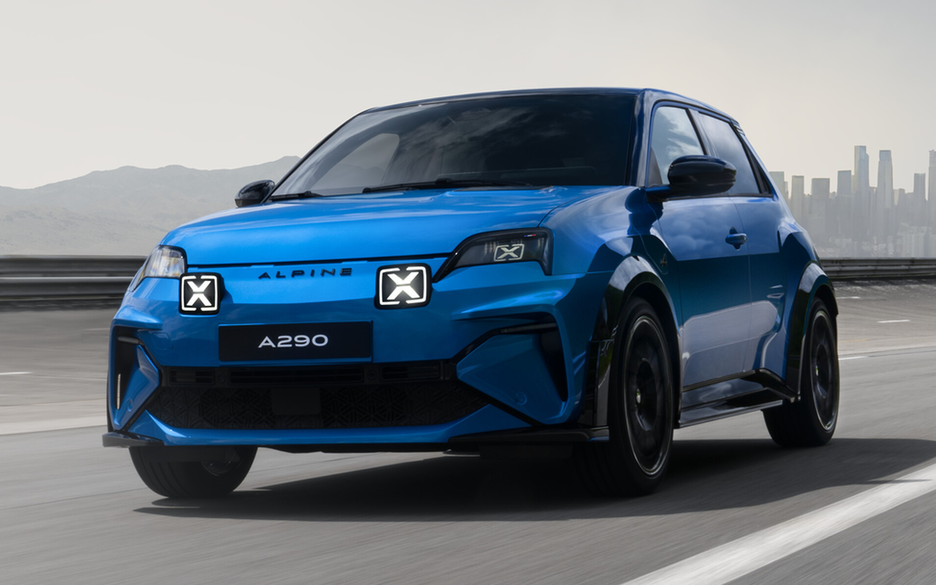 Der Alpine A290 „Hot Hatch“ ist offiziell mit 52-kWh-Batterie und bis zu 220 PS ausgestattet