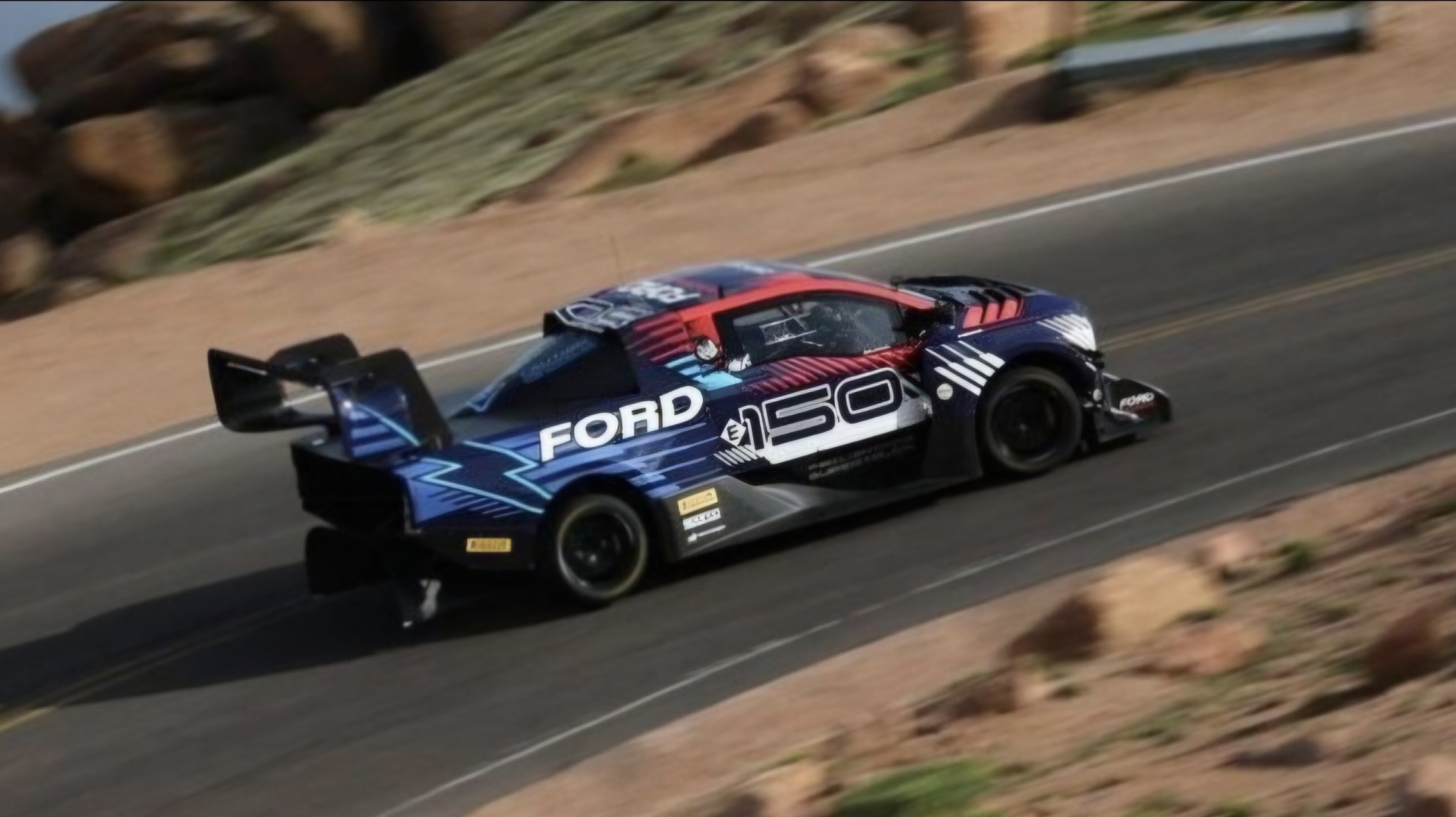 Elektrofahrzeuge erobern die Wolken am Pikes Peak