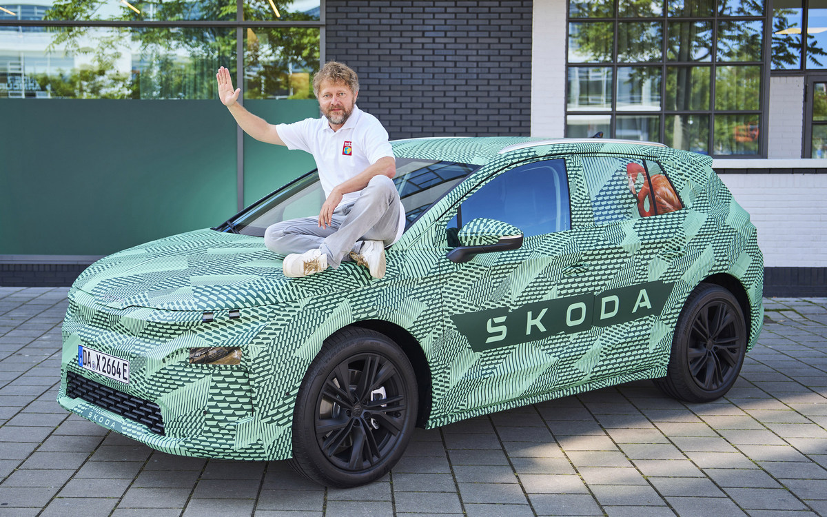 Skoda shows us the Elroq in some very nice camo