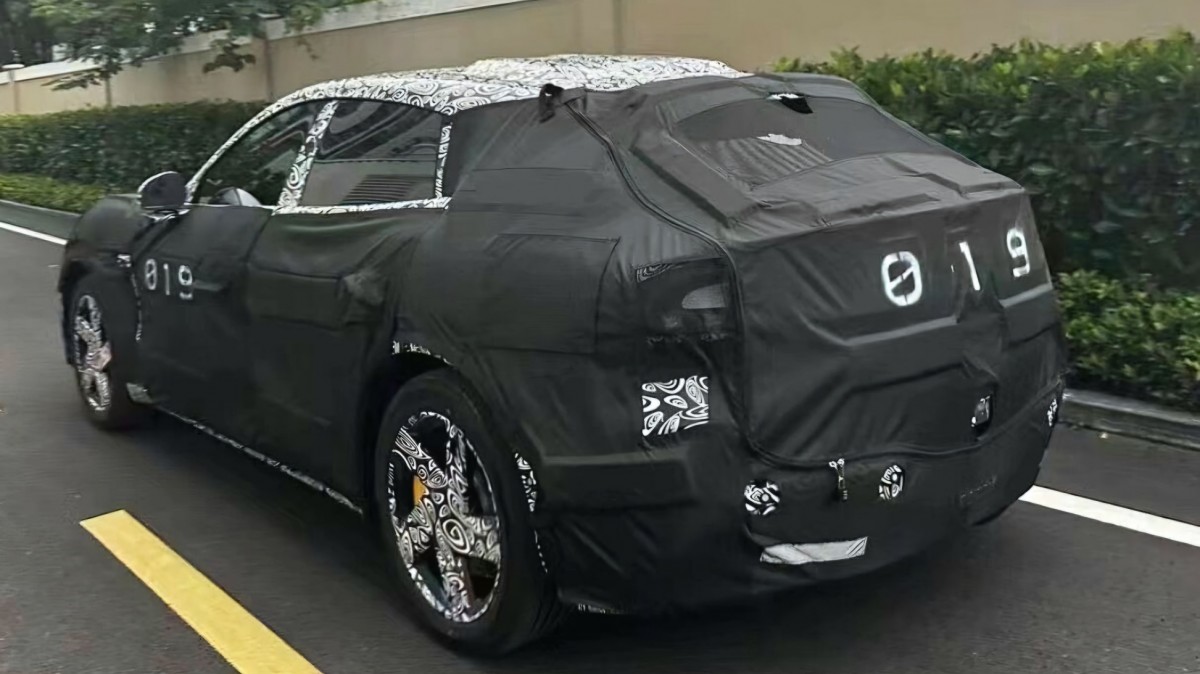 Spy images reveal Xiaomi MX11 Coupe SUV