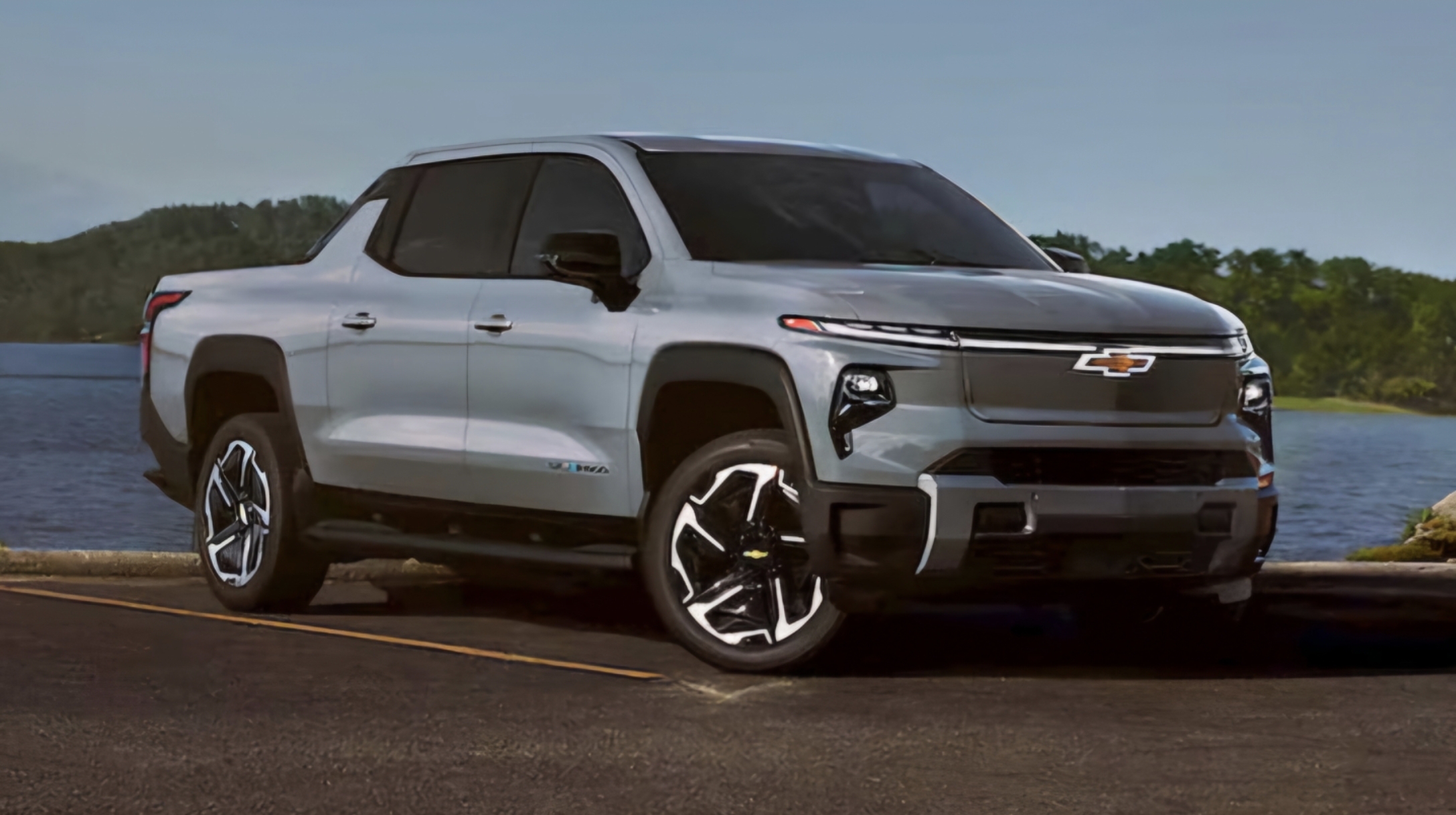 Chevy предлагает первый взгляд на более доступный Silverado EV LT