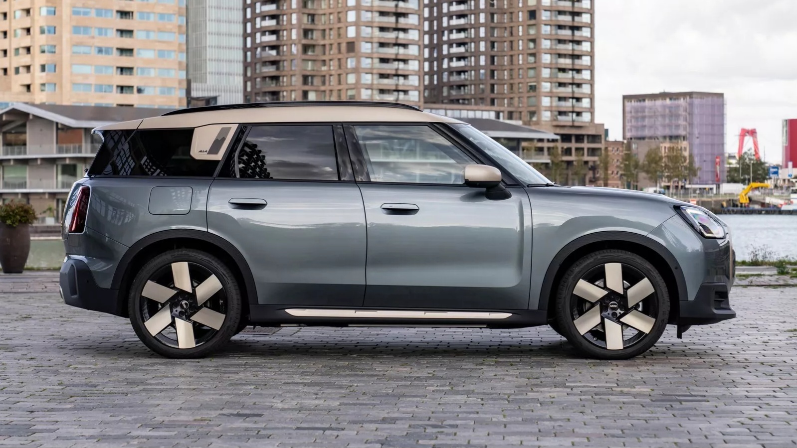 Electric Mini Countryman 米国での価格が確定しました