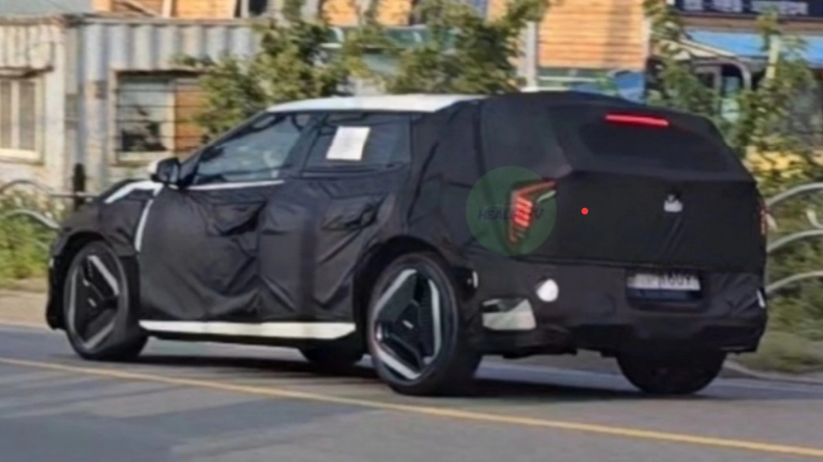 Kia EV4 hatchback spied in Korea