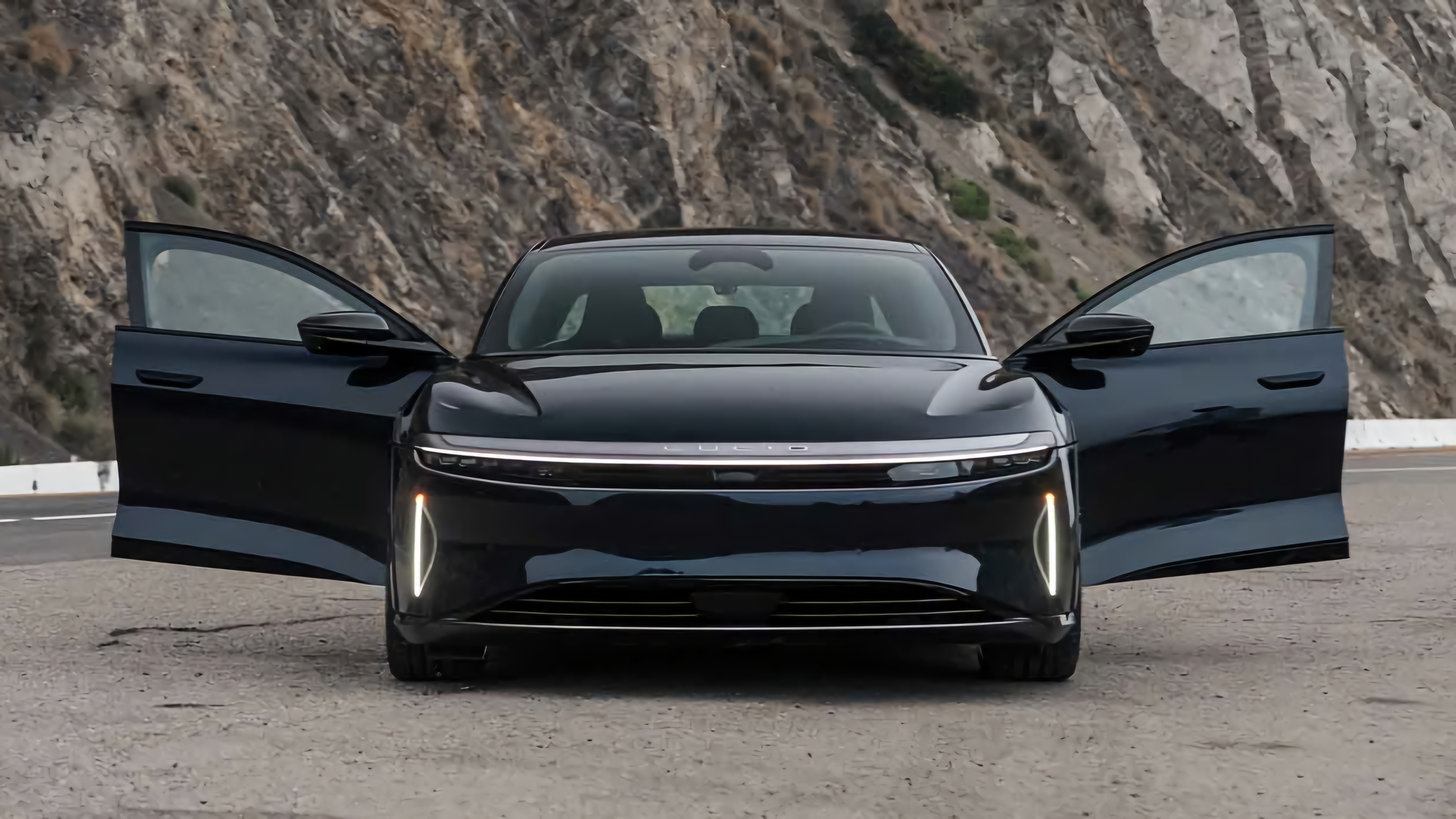 Lucid Air Sapphire が防弾仕様に変身