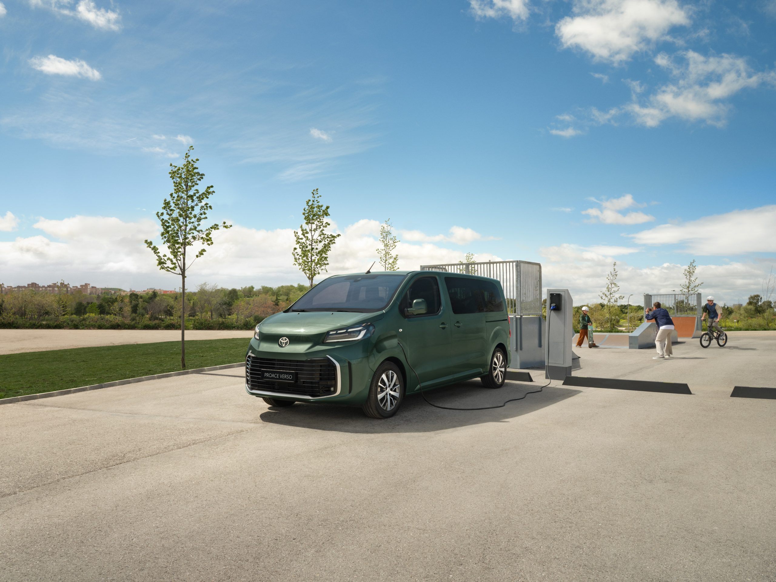 Die Elektrotransporter Toyota Proace Verso und Proace City Verso können im Vereinigten Königreich bestellt werden